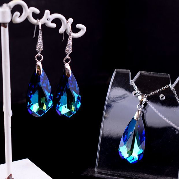 Blue Teardrop Crystal Choker — Minimalist Collarbone Necklace - Image 3